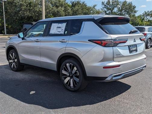 2025 Mitsubishi Outlander SE