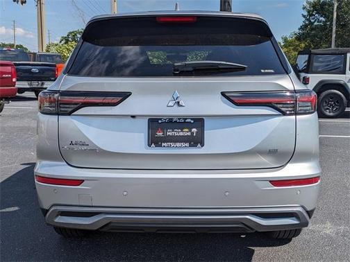 2025 Mitsubishi Outlander SE