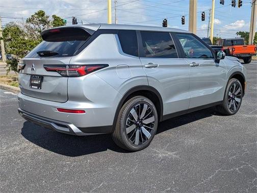 2025 Mitsubishi Outlander SE