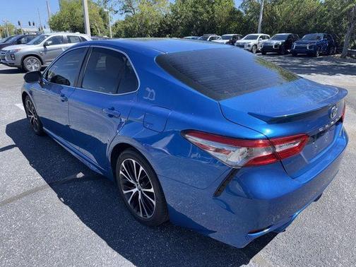 Blue Crush Metallic 2018 Toyota Camry SE