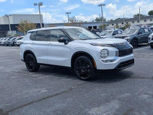White Diamond 2026 Mitsubishi Outlander LE