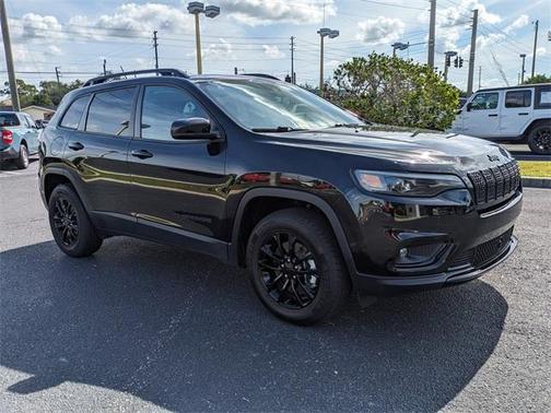 2023 Jeep Cherokee Altitude Lux