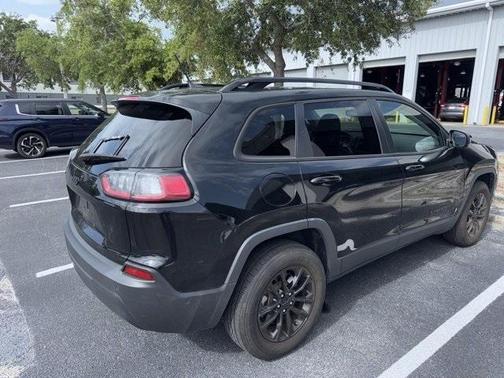 2023 Jeep Cherokee Altitude Lux