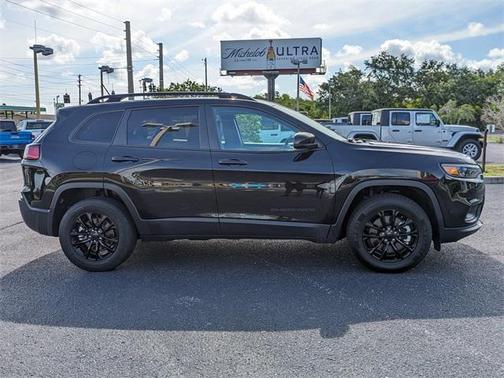 2023 Jeep Cherokee Altitude Lux