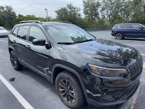 2023 Jeep Cherokee Altitude Lux