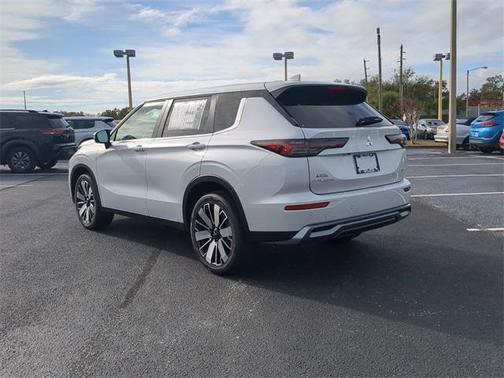2025 Mitsubishi Outlander SE