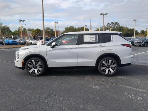 2025 Mitsubishi Outlander SE