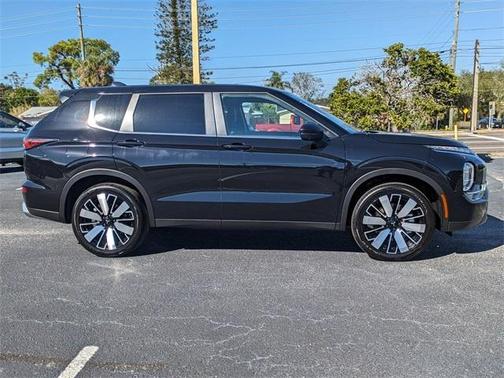 2025 Mitsubishi Outlander SE