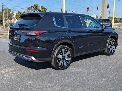 2025 Mitsubishi Outlander SE