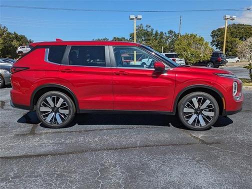 2025 Mitsubishi Outlander SE
