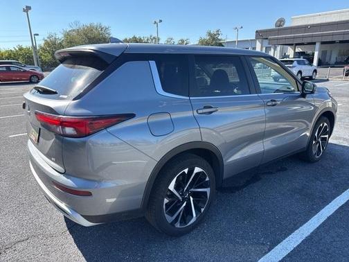 2024 Mitsubishi Outlander SE