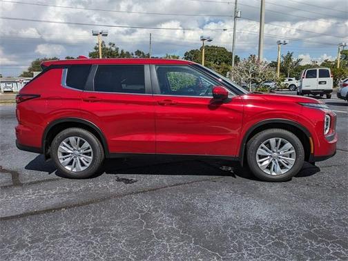 2025 Mitsubishi Outlander ES