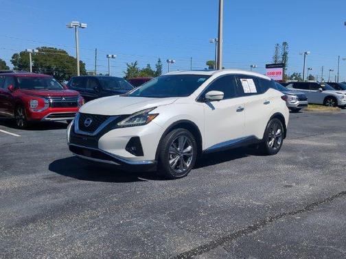 White 2019 Nissan Murano Platinum