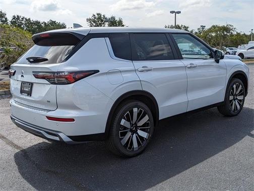 2025 Mitsubishi Outlander SE