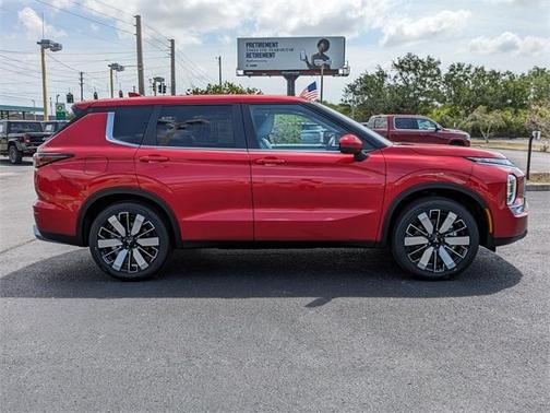 2025 Mitsubishi Outlander SE