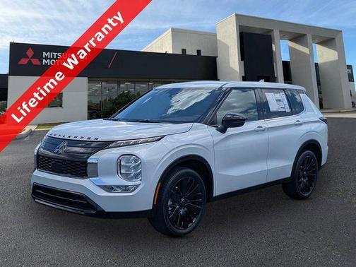 White Diamond 2026 Mitsubishi Outlander LE