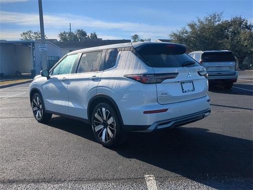 2025 Mitsubishi Outlander SE