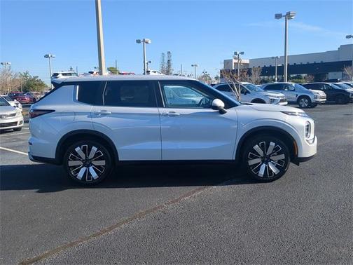 2025 Mitsubishi Outlander SE