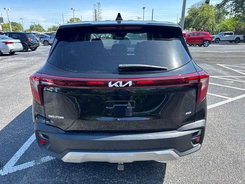 Fusion Orange 2024 Kia Seltos LX