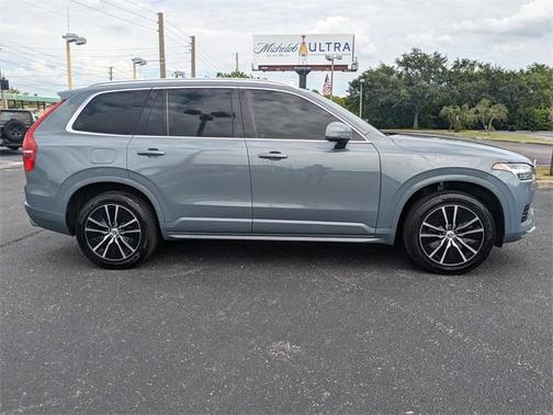 2020 Volvo XC90 T6 Momentum 7 Passenger