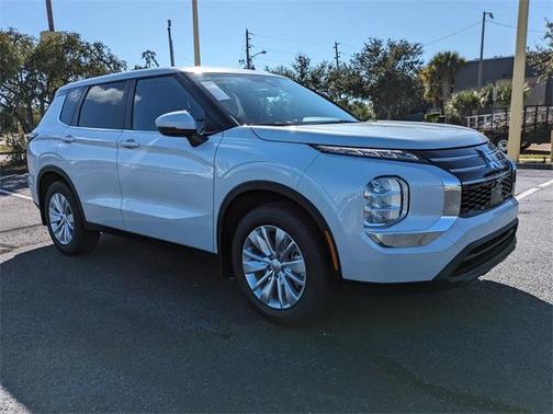 2025 Mitsubishi Outlander ES