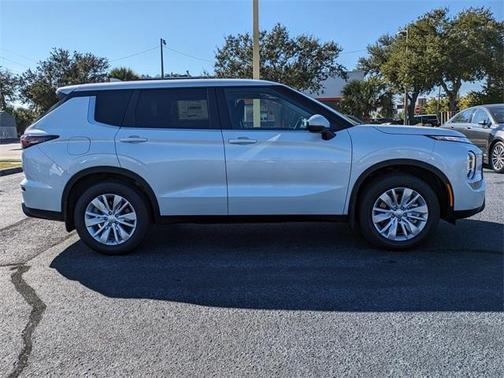 2025 Mitsubishi Outlander ES