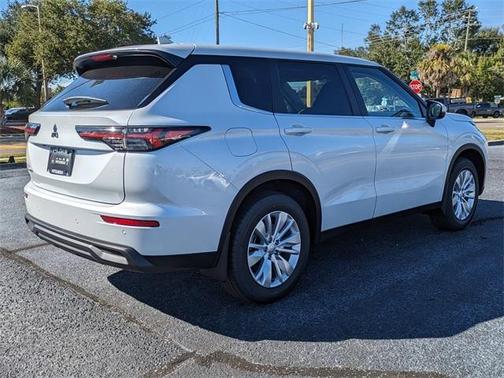 2025 Mitsubishi Outlander ES