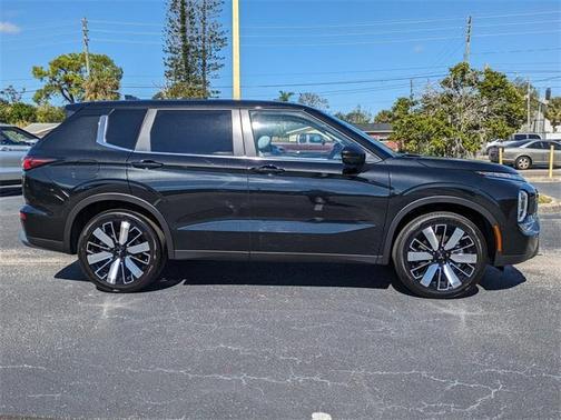 2025 Mitsubishi Outlander SE