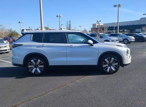 White 2026 Mitsubishi Outlander SE