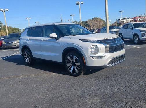 White 2026 Mitsubishi Outlander SE