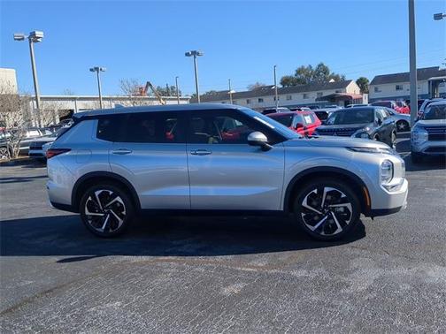 2024 Mitsubishi Outlander SE