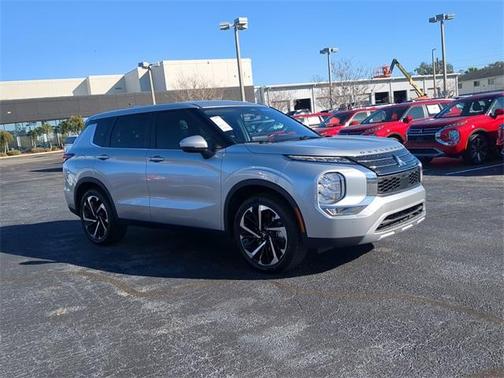 2024 Mitsubishi Outlander SE