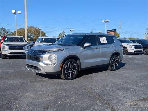 2024 Mitsubishi Outlander SE