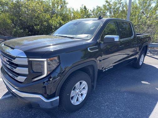 Onyx Black 2024 GMC Sierra 1500 SLE