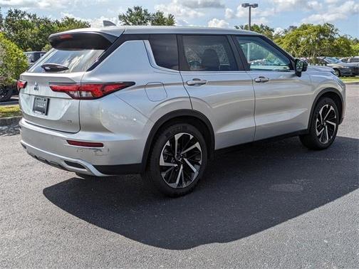 2022 Mitsubishi Outlander SE