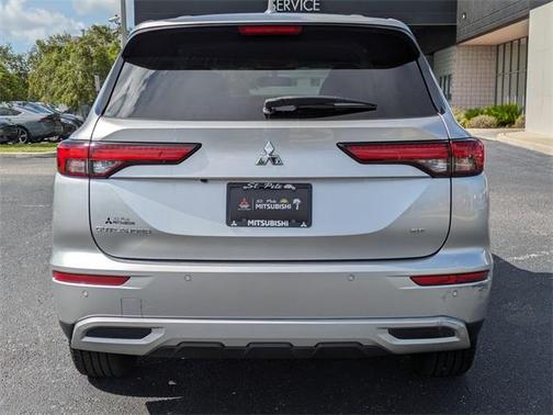 2022 Mitsubishi Outlander SE