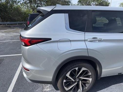 2022 Mitsubishi Outlander SE