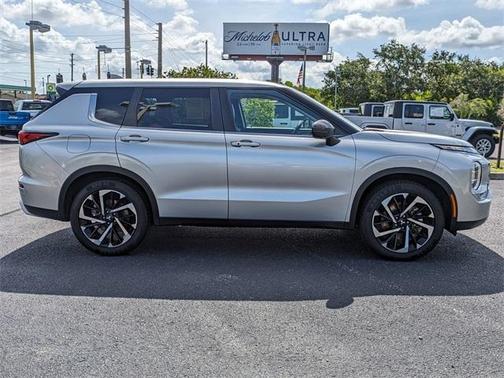 2022 Mitsubishi Outlander SE