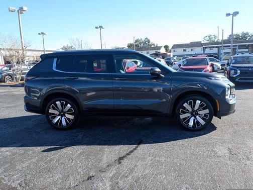Graphite Gray 2026 Mitsubishi Outlander SEL