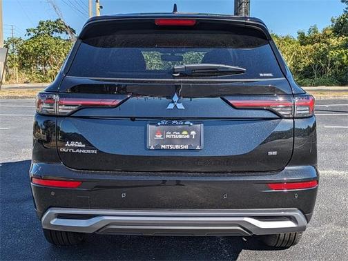 2025 Mitsubishi Outlander SE