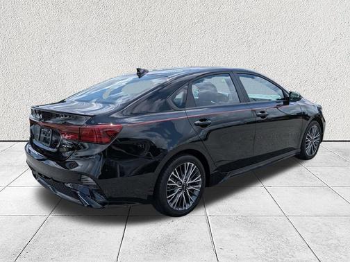 Aurora Black 2024 Kia Forte GT-Line