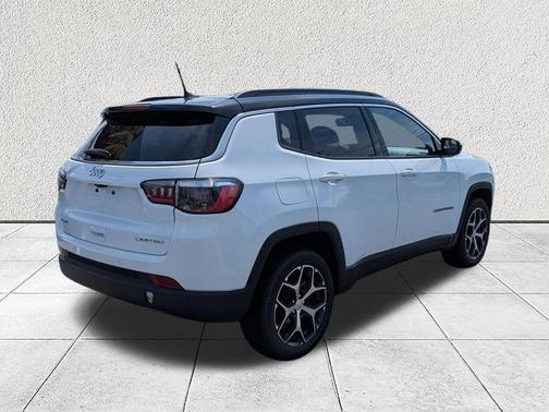 Bright White Clearcoat 2024 Jeep Compass Limited