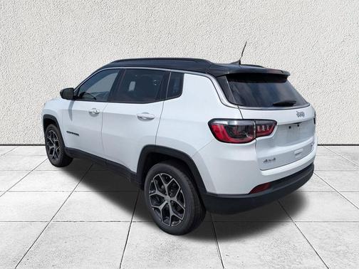 Bright White Clearcoat 2024 Jeep Compass Limited