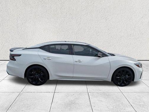 Pearl White Tricoat 2023 Nissan Maxima SR Xtronic CVT
