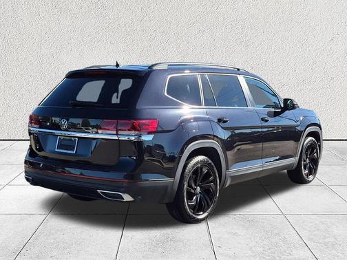 Deep Black Pearl 2023 Volkswagen Atlas 2.0T SE w/Technology