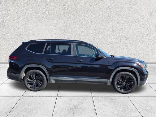 Deep Black Pearl 2023 Volkswagen Atlas 2.0T SE w/Technology