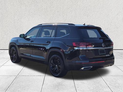 Deep Black Pearl 2023 Volkswagen Atlas 2.0T SE w/Technology