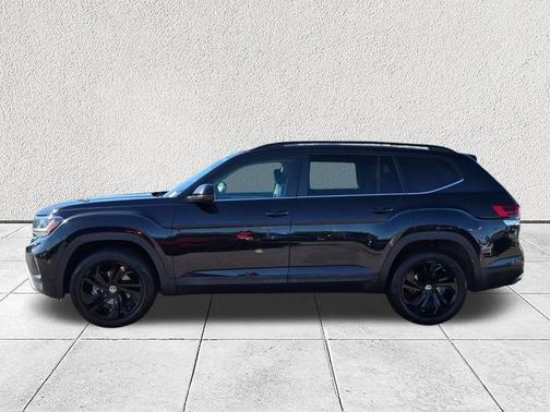 Deep Black Pearl 2023 Volkswagen Atlas 2.0T SE w/Technology