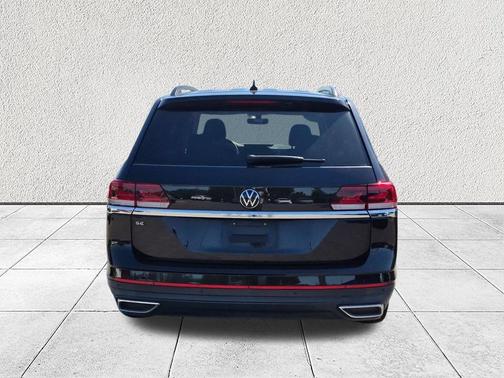 Deep Black Pearl 2023 Volkswagen Atlas 2.0T SE w/Technology