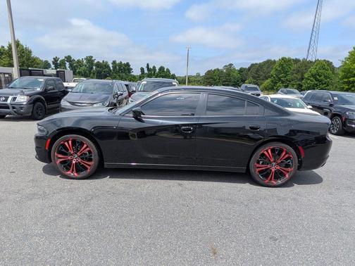 Pitch Black Clearcoat 2022 Dodge Charger SXT